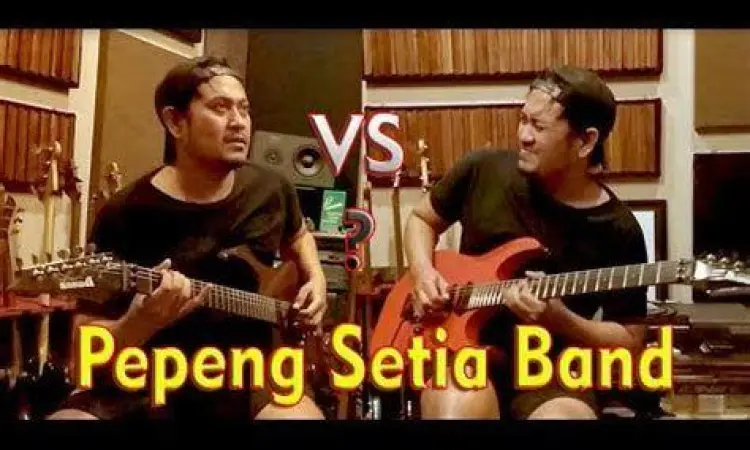 Pepeng Setia Band bermain gitar