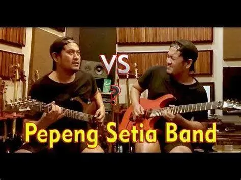 Pepeng Setia Band Pepeng Setia Band bermain gitar