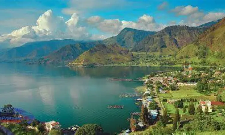 Pemandangan Danau Toba Pemandangan Danau Toba