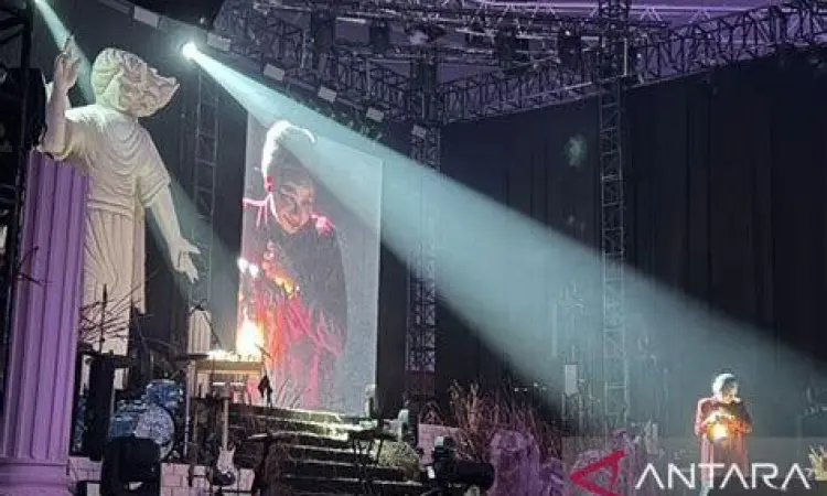 Suasana konser Hindia yang ramai