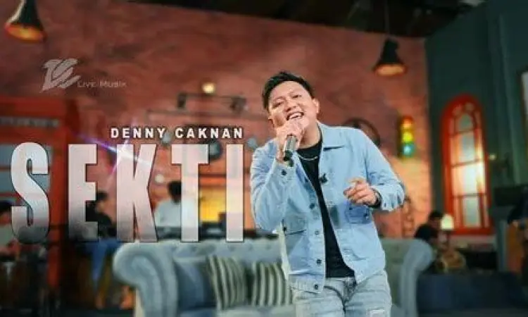 Denny Caknan Denny Caknan menyanyi di panggung