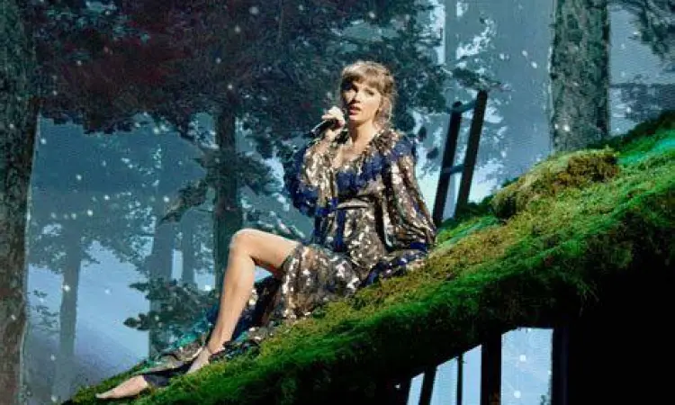 Taylor Swift saat era Folklore