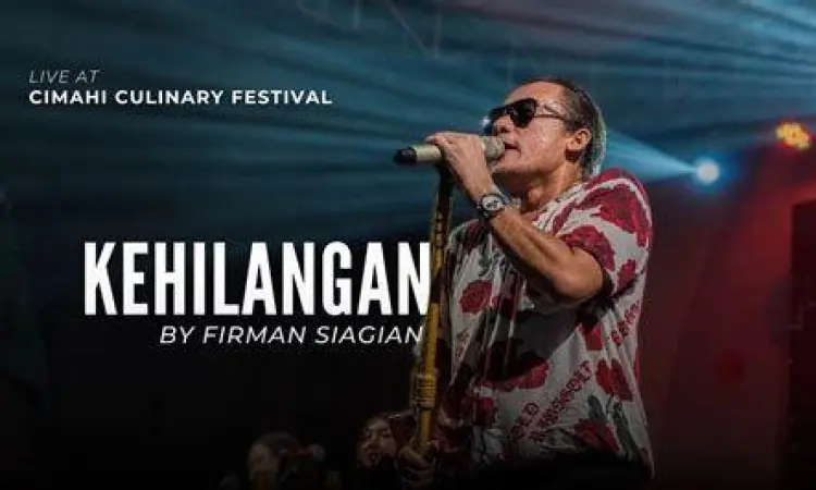 Firman Siagian menyanyikan lagu Kehilangan