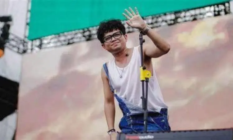 Julian Kaisar Vokalis Juicy Luicy Julian Kaisar Vokalis Juicy Luicy