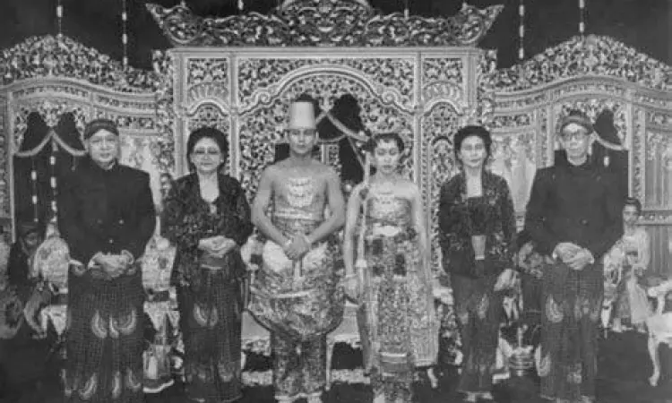 Pernikahan Prabowo dan Titiek Foto pernikahan Prabowo Subianto dan Titiek Soeharto tahun 1983