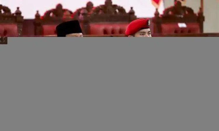 Bapak Prabowo menjalankan tugas sebagai Menteri Pertahanan