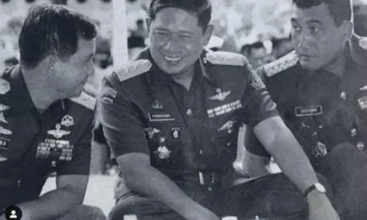 SBY dan Prabowo Masa Militer Foto lawas SBY dan Prabowo saat aktif di militer