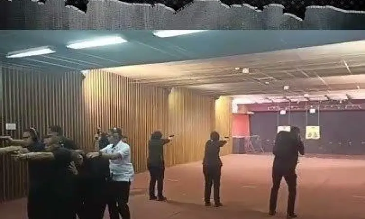 Latihan simulasi pengamanan VVIP oleh anggota Paspampres