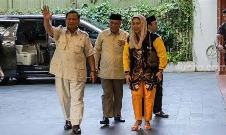 Prabowo Subianto dan Yenny Wahid berdiskusi santai