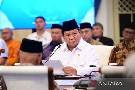 Prabowo dan Tokoh Agama Prabowo Subianto berdialog dengan para kiai dan tokoh agama