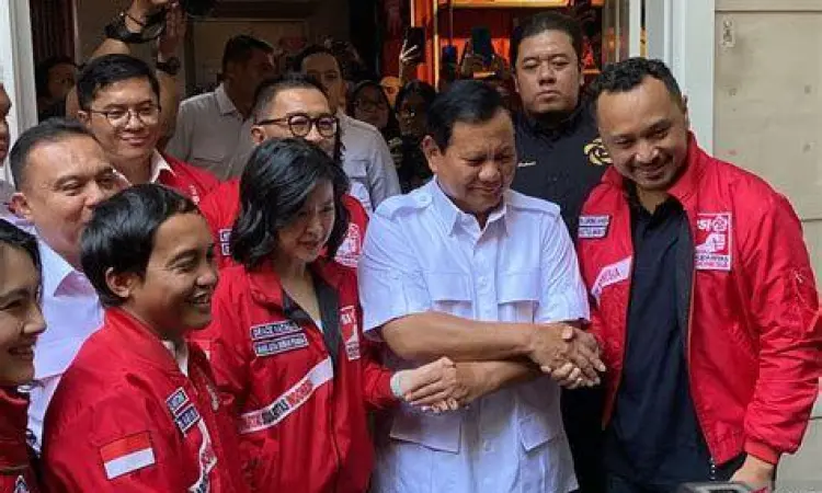 Suasana kantor DPP PSI dengan atribut dukungan Prabowo
