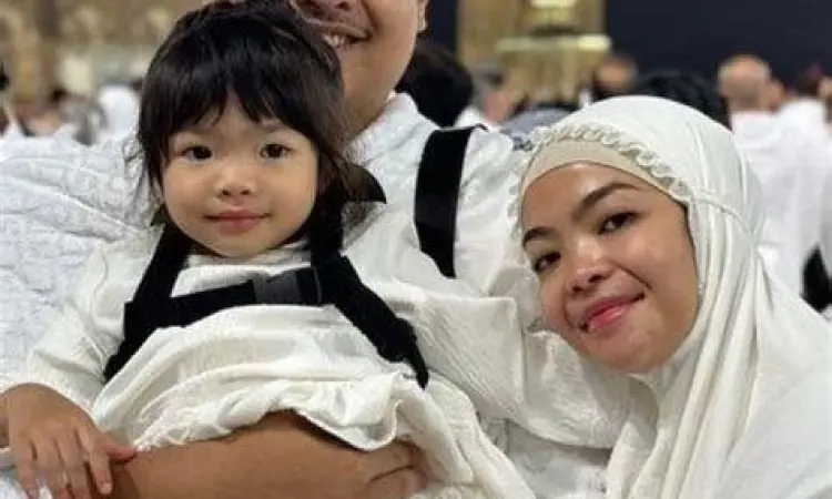 Dito Ariotedjo bersama ayahnya Arie Prabowo Ariotedjo