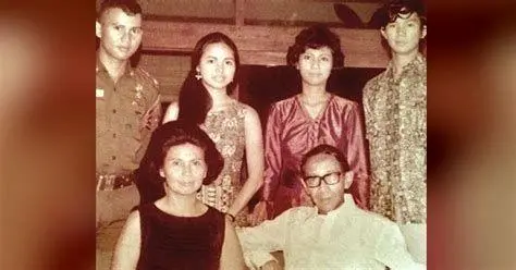 Prabowo dan Dora Marie Sigar Kedekatan Prabowo Subianto dengan Ibunya