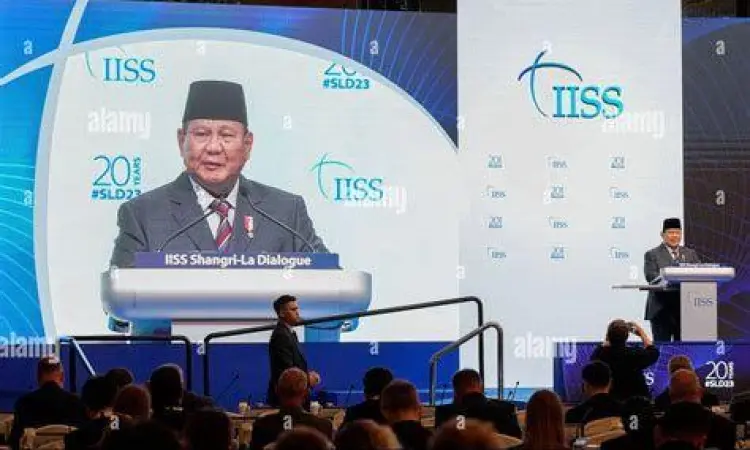 Prabowo Subianto Diplomasi Internasional Prabowo Subianto saat berbicara di forum pertahanan internasional