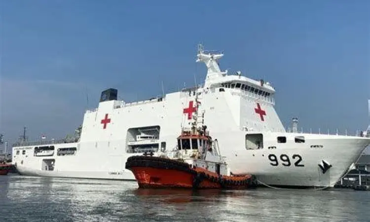 Kapal RS TNI KRI Dr. Radjiman Wedyodiningrat untuk misi kemanusiaan