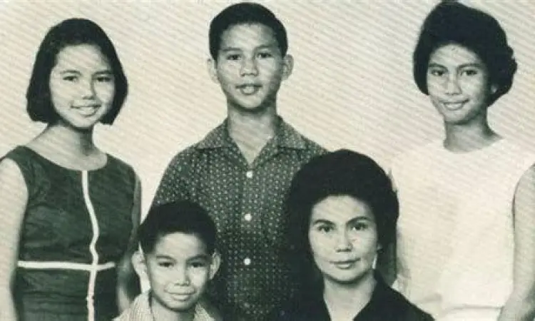 Keluarga Hashim Djojohadikusumo Hashim Djojohadikusumo dan anak-anaknya