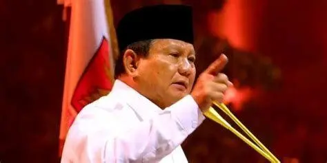Prabowo sebagai Pemimpin Politik Prabowo Subianto memberikan pidato di hadapan kader partai