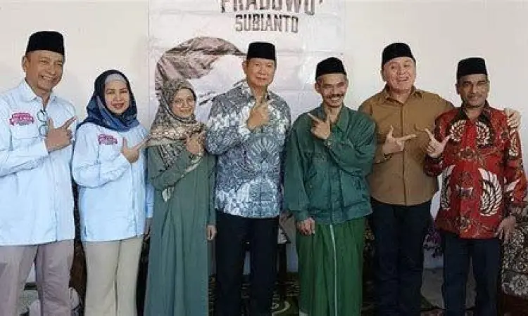 Kebersamaan Prabowo dan Hashim dalam politik
