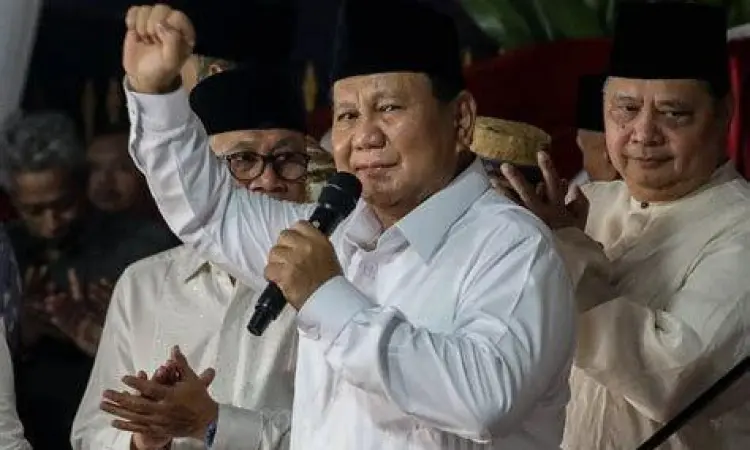 Prabowo dan Sang Ayah Prabowo Subianto bersama ayahnya Sumitro Djojohadikusumo