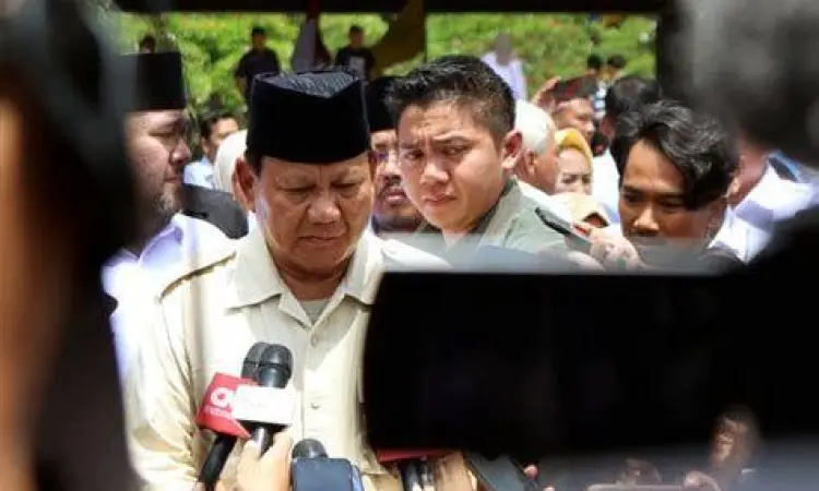 Kegiatan Religi Prabowo Subianto Prabowo Subianto saat menjalankan ibadah
