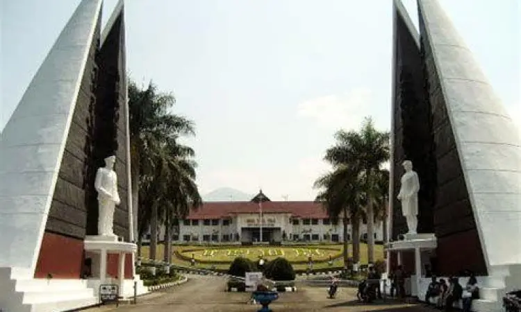 Pusat Pendidikan IPDN Kampus IPDN Jatinangor sebagai pusat pendidikan birokrasi