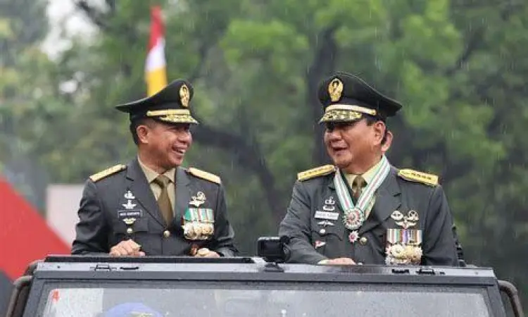 Prabowo Jenderal Bintang 4 Prabowo Subianto menyandang pangkat Jenderal Bintang 4