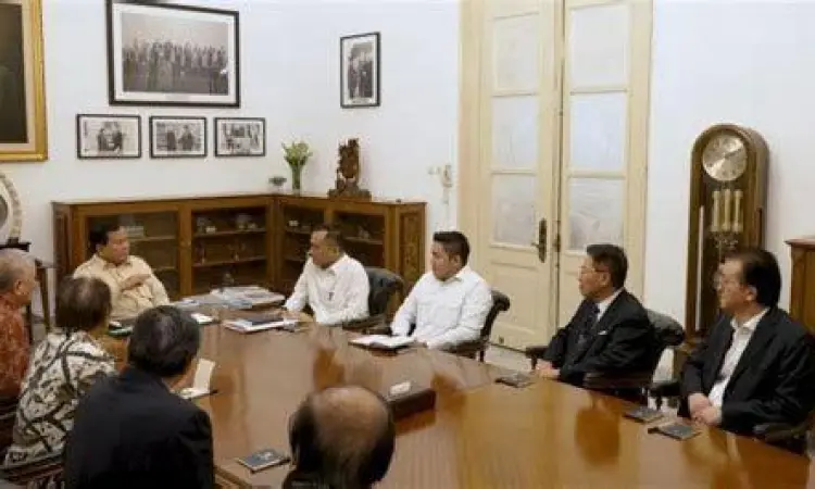 Tomy Winata dan Prabowo Subianto dalam sebuah acara kenegaraan