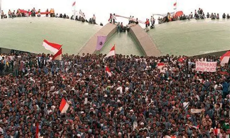 Kondisi Jakarta Mei 1998 Suasana mencekam saat kerusuhan Mei 1998 di Jakarta