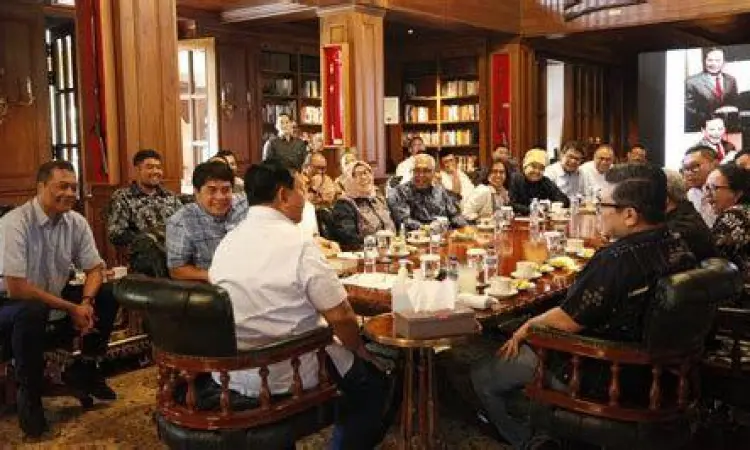 Interior perpustakaan pribadi Prabowo Subianto di Hambalang