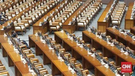 Kinerja Parlemen Sugiono Sugiono saat mengikuti sidang di DPR RI