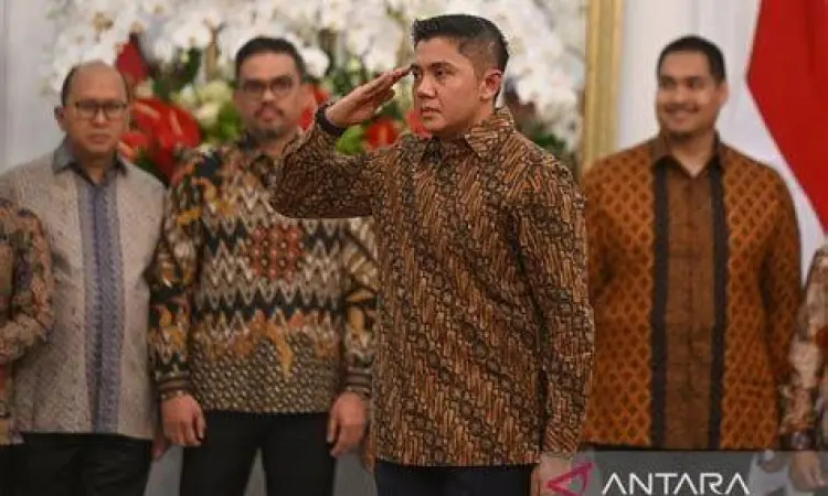 Mayor Teddy Indra Wijaya Mayor Teddy Indra Wijaya mendampingi Prabowo Subianto