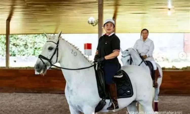 Hobi Berkuda Prabowo Prabowo Subianto sedang berkuda di Hambalang