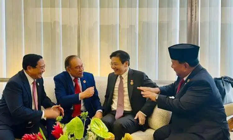 Prabowo Subianto berjabat tangan dengan pemimpin dunia