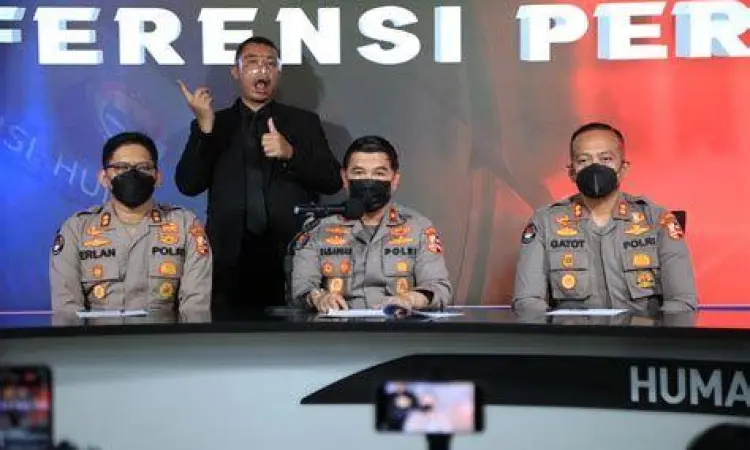 Kapolri memberikan keterangan pers yang transparan