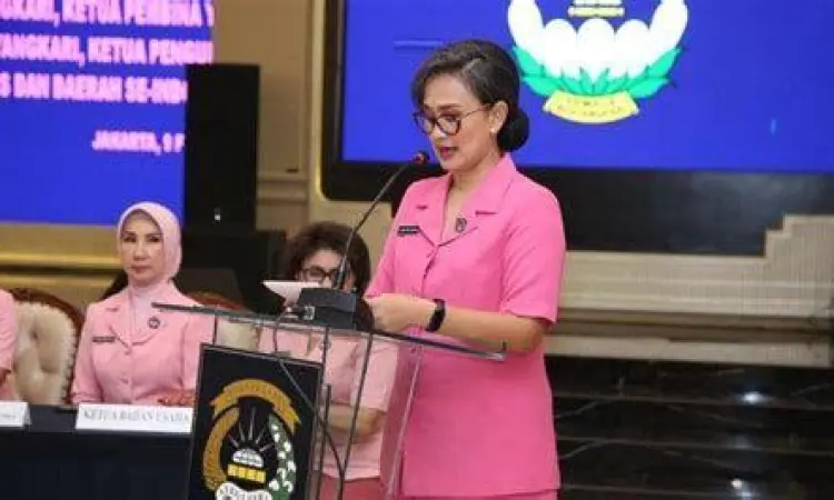 Kegiatan sosial Diana Listyo di Bhayangkari