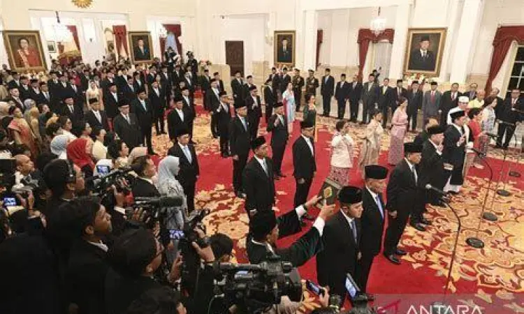 Pelantikan Menteri Kabinet Merah Putih Suasana Istana Negara saat pelantikan menteri kabinet baru