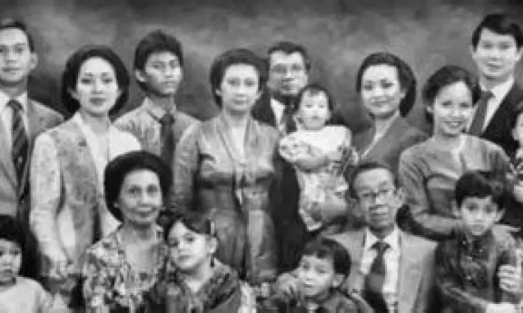 Silsilah lengkap keluarga Sumitro Djojohadikusumo