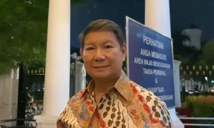 Prabowo Subianto bersama Hashim Djojohadikusumo dalam sebuah diskusi