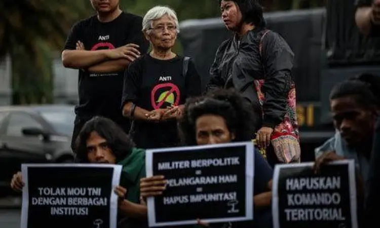 Aksi Kamisan di depan Istana Negara menuntut penuntasan kasus HAM