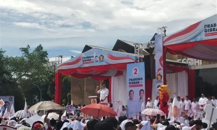 Suasana kampanye akbar Partai Gerindra yang dipadati pendukung berbaju putih