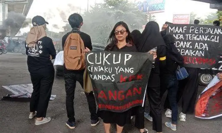 Aksi massa menuntut pemberantasan korupsi di Indonesia