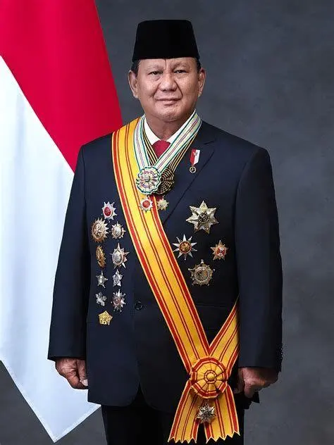Postur Tubuh Prabowo Subianto Prabowo Subianto dengan postur tegap khas militer