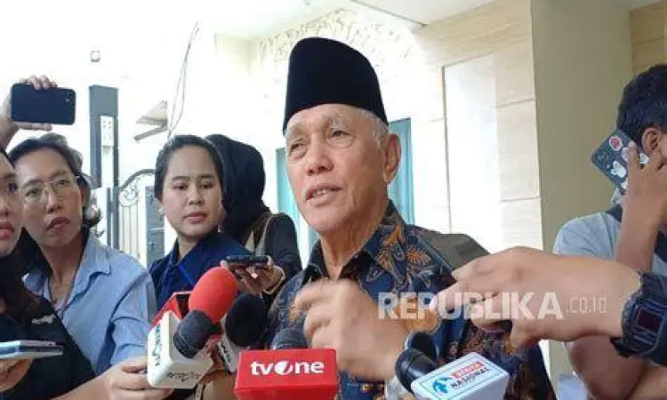 Hatta Rajasa dalam rapat koordinasi ekonomi