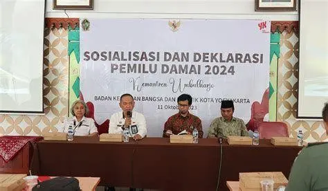 Edukasi Politik Masyarakat Sosialisasi pemilu damai oleh Bawaslu