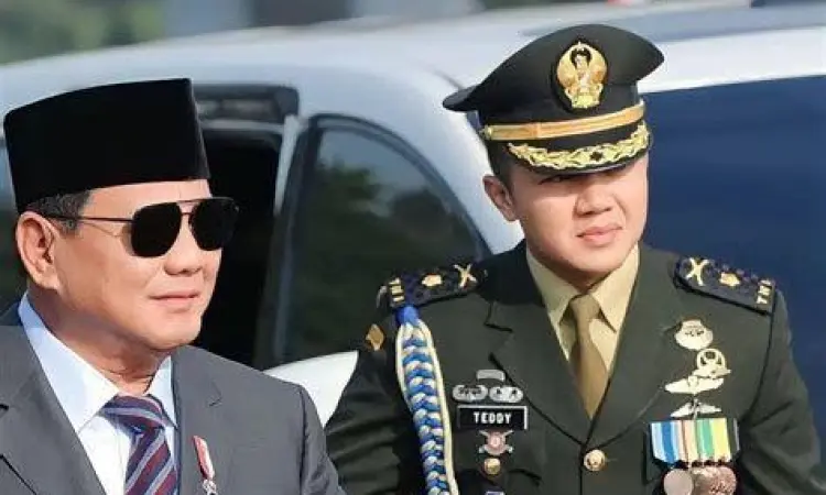 Dedikasi Ajudan Prabowo Mayor Teddy dalam tugas pengawalan ketat
