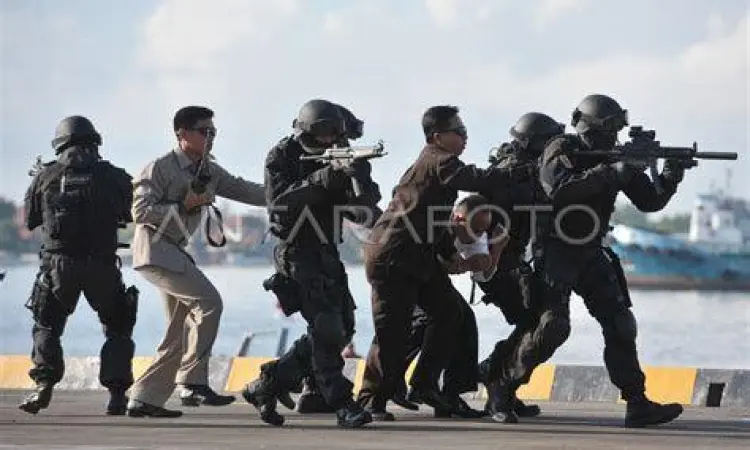 Keamanan di Tengah Massa Protokol pengamanan VVIP di tengah kerumunan