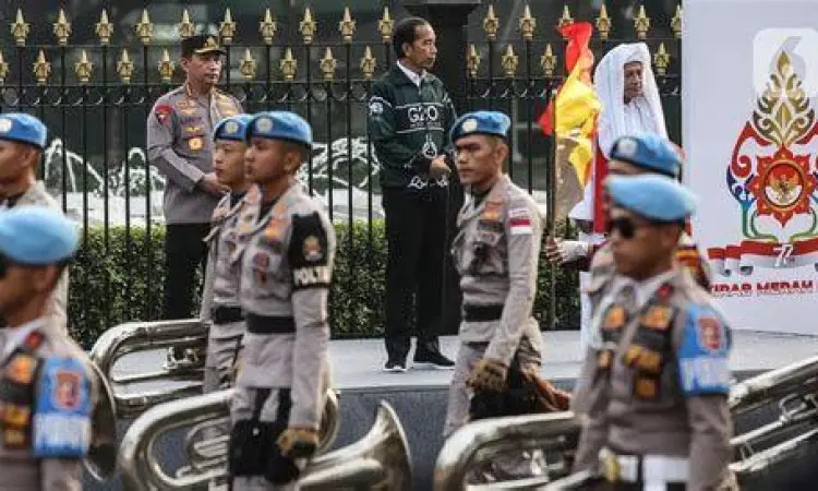 Kirab Kebangsaan Merah Putih Kirab kebangsaan yang dihadiri Habib Luthfi dan Prabowo