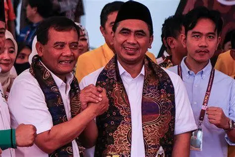 Gibran dan Masyarakat Pekalongan Gibran Rakabuming saat menghadiri acara di Pekalongan