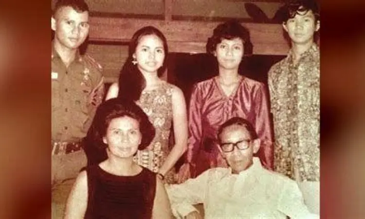 Kebersamaan Prabowo Subianto dengan sang ibu