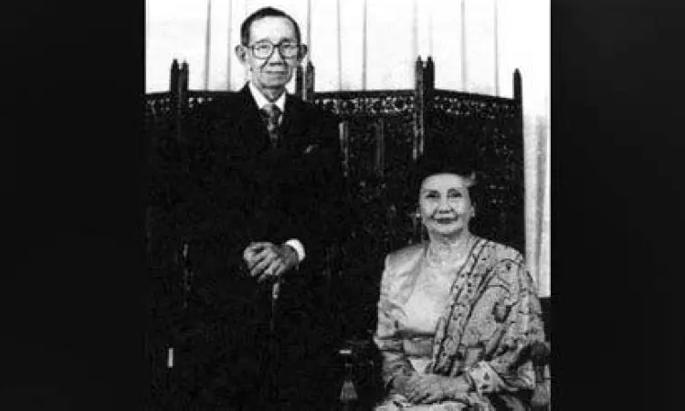 Potret Sumitro Djojohadikusumo dan Dora Marie Sigar